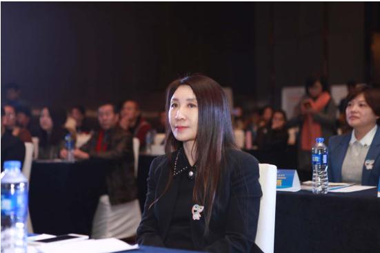 (海思科医药集团董事常务副总裁范秀莲)
