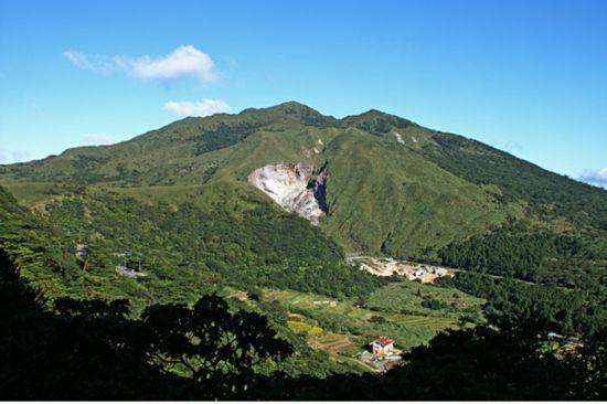 阳明山有两个知名景点:一个是文化大学后方观景点;二是大屯山区的大屯