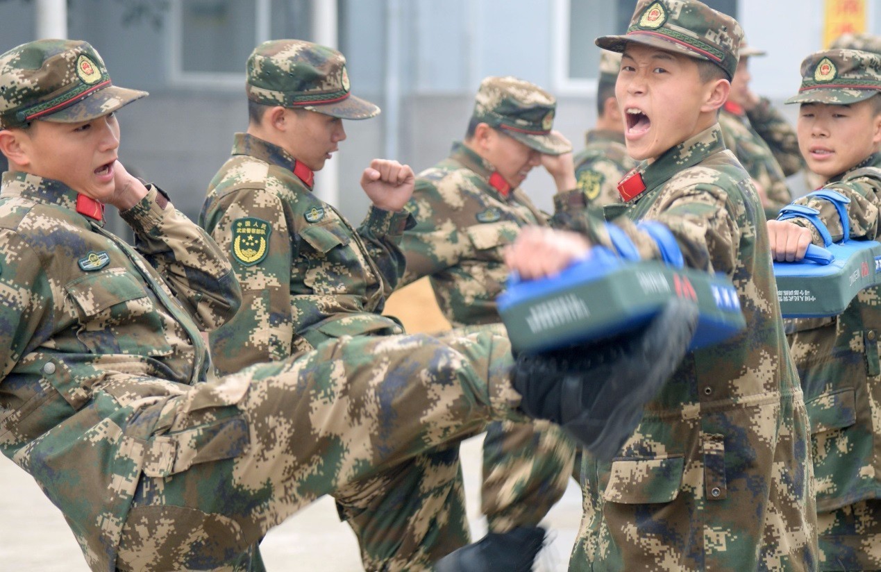 "武警河北总队沧州市支队一中队指导员李磊告诉记者,作为担负城区武装