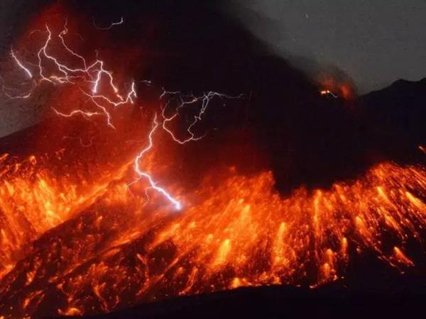 火山闪电