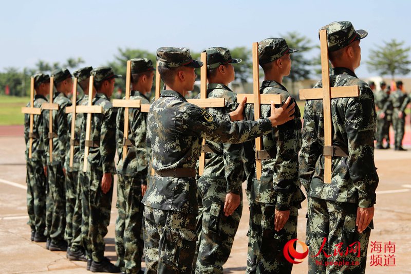 迈向军营!武警海南省总队1400余名新兵开训