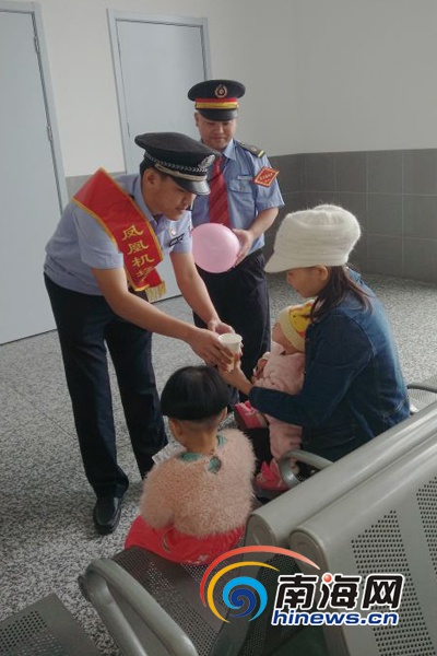 凤凰机场站志愿者春运以来帮旅客寻回行李29