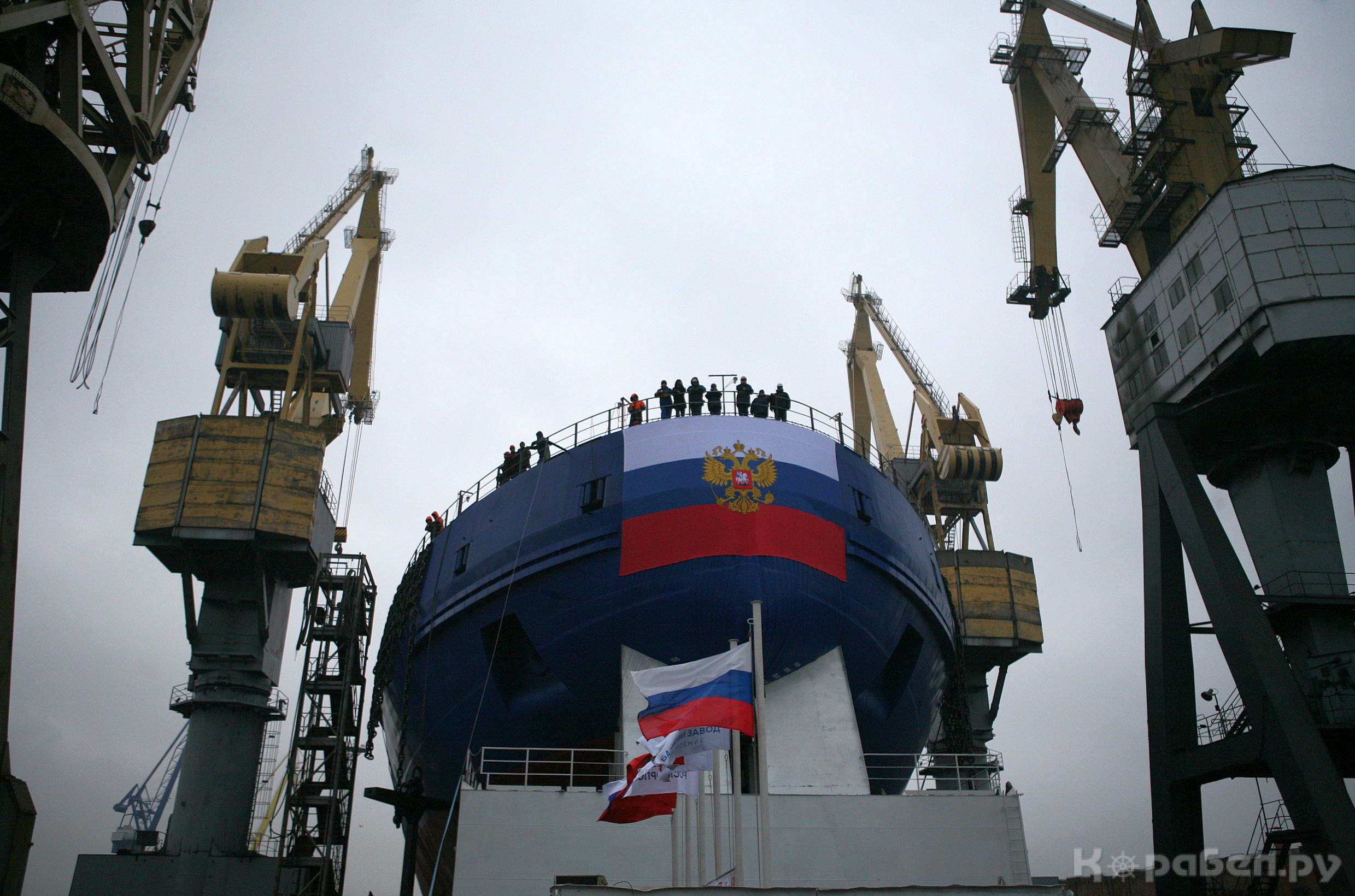 2016年底,俄罗斯22600型破冰船首舰"切尔诺梅尔金"号在波罗的海造船厂