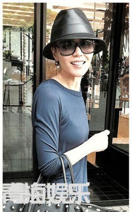 既,又大腕的明星全揭秘哦!他们的生活照和幕后照大家好奇吗!,养眼的!知道都有谁?杨幂,刘诗诗、赵薇、张柏芝,范冰冰、谢娜、孙俪、邓超、林心如,陈意涵,陆毅,李小冉,古天乐,汪涵,陈冠希,何润东,刘若英等等,不看会后悔啊!