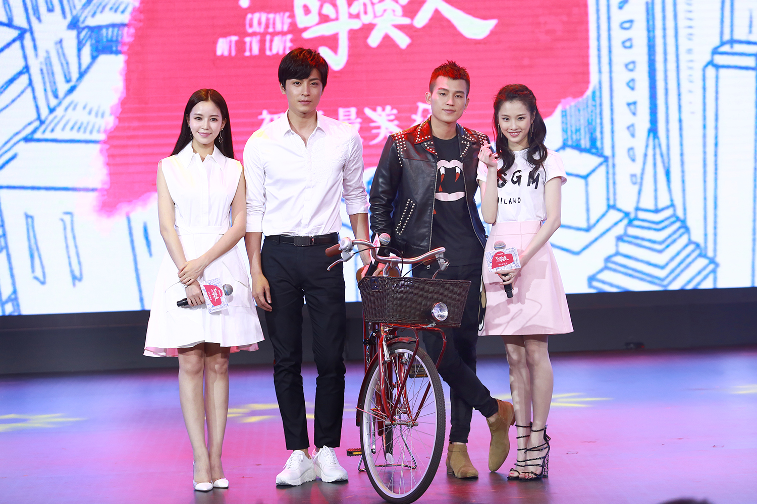 《在世界中心呼唤爱》欧豪张慧雯骑单车秀恩爱