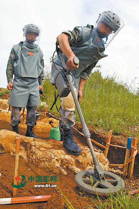 赴黎维和工兵10年排雷2000多枚