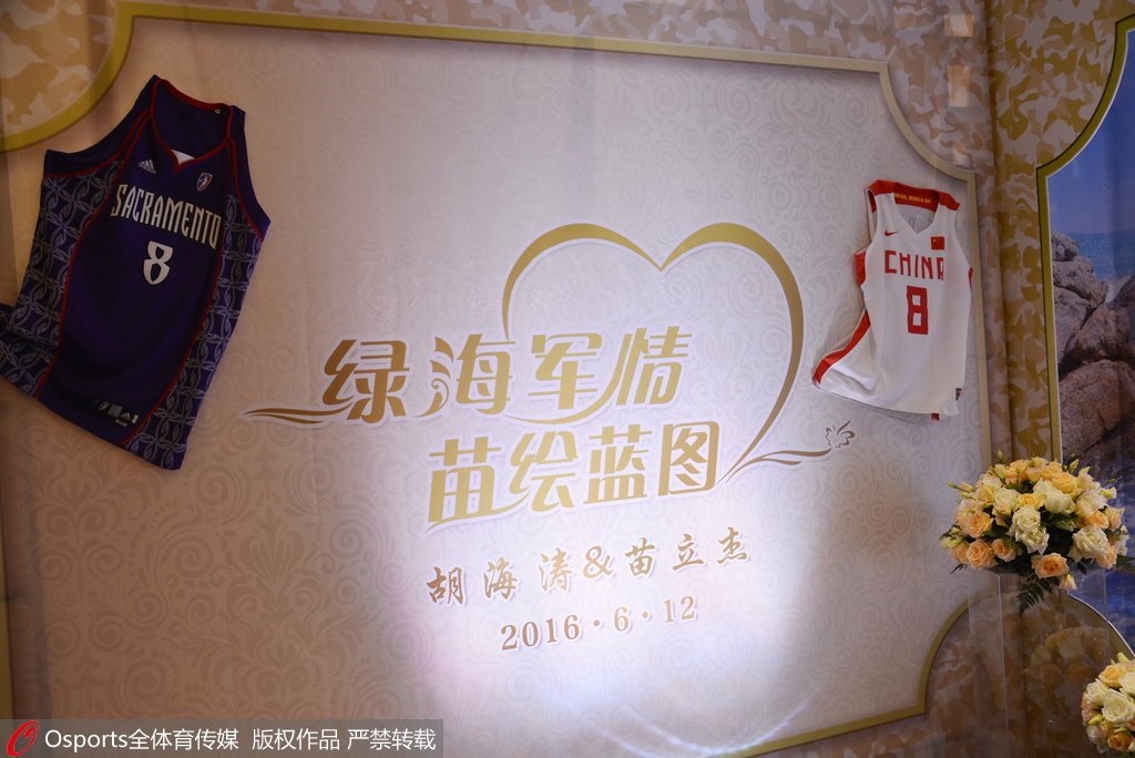 苗立杰美女现场美女许诺云集婚礼裙抢镜、赵芸蕾丝图片