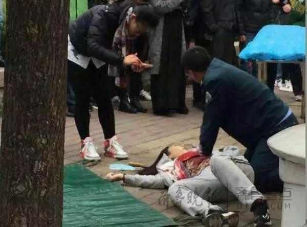 12时许,我校临床医学专业一名学生崔某某(女)在泰安市大润发商场附近