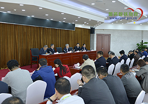 国务院扶贫办传达学习解决两不愁三保障突出