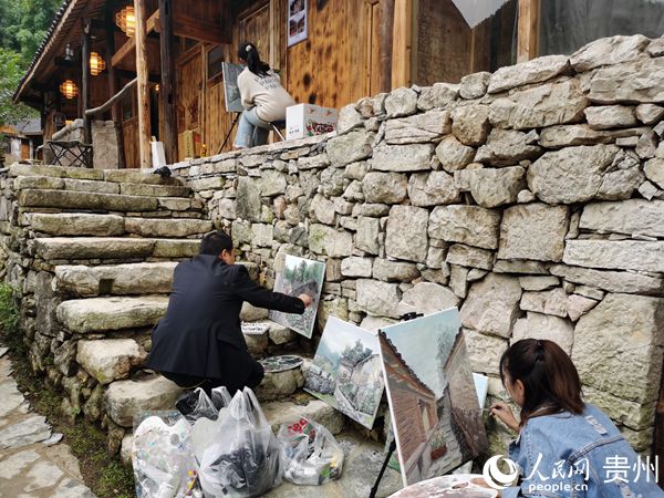 安顺经开区:乡村旅游受追捧 阿歪寨民宿迎客来