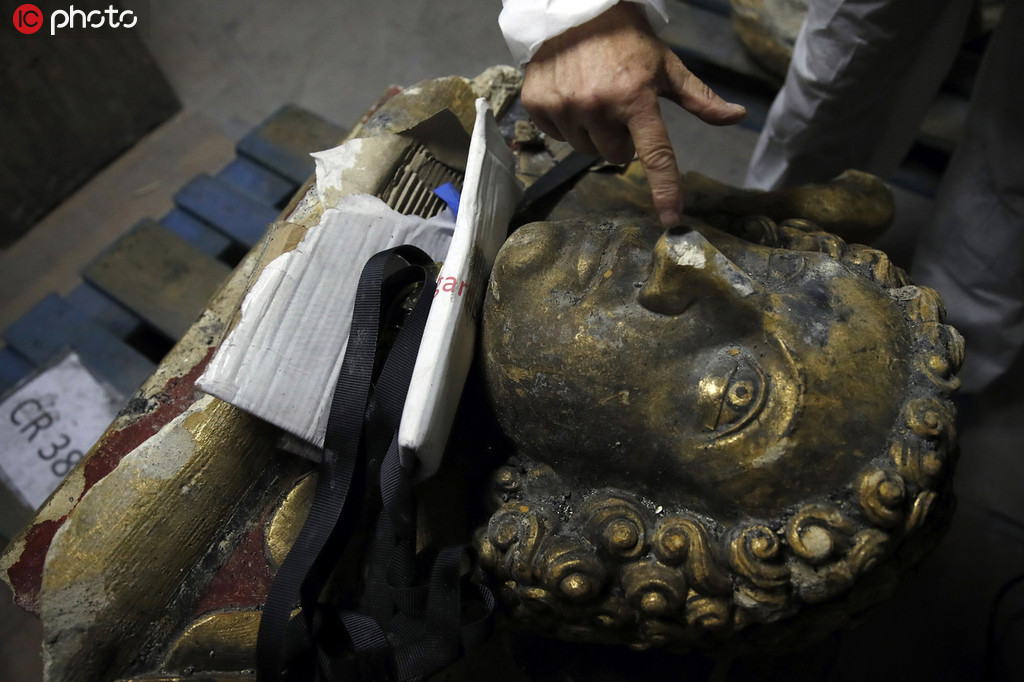 专家抢修巴黎圣母院 争分夺秒研究雕像残骸和