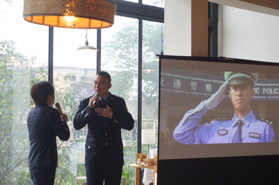 重庆市公安局举办书香润警营诵读活动 15个