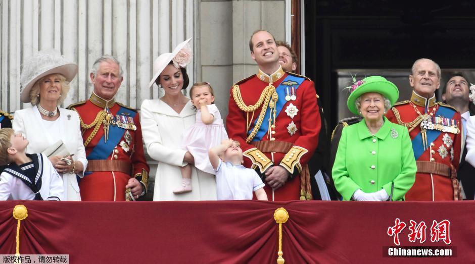英女王90大寿庆典 乔治夏洛特兄妹最抢镜(组图)