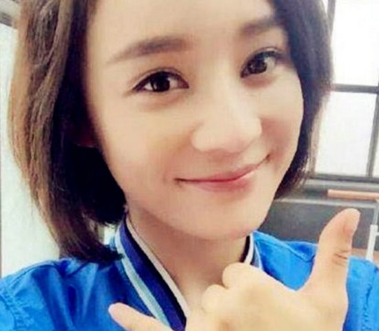 袁姗姗的鼻梁不够高,所以在剧里或者照片显得整个人都不够精美好看.