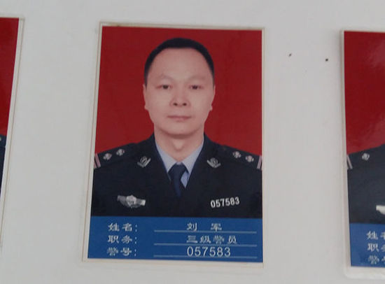 澎湃新闻来到刘军的单位福田公安分局天安派出所,刘军仍然在岗.