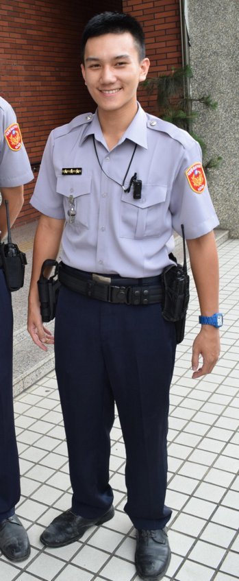 台湾警察制服样式近30年没变 "警政署"终于出手要换了